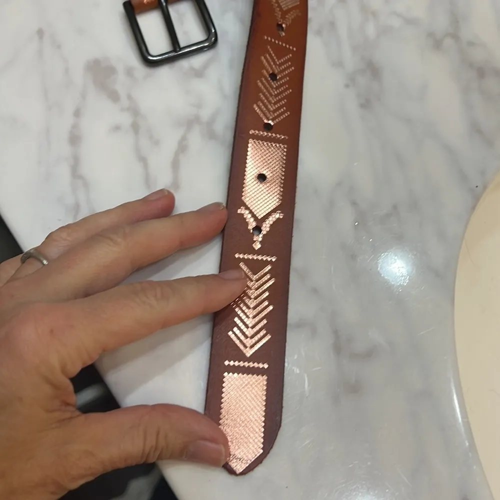 EXPRESS  leather  belt with metallic imprint, size large. Never been worn. - Image 4