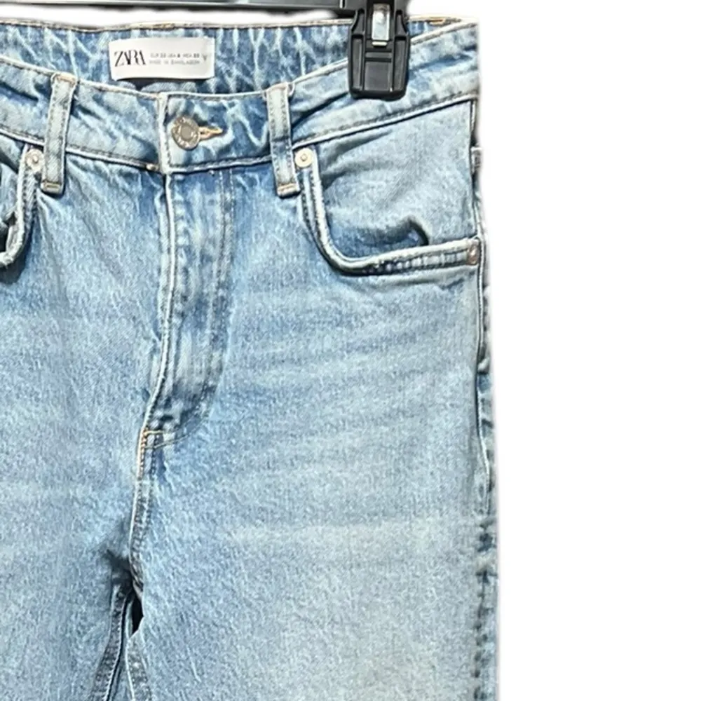 Zara Split Hem Light Wash Distressed Skinny Jeans Size 0 - Image 4