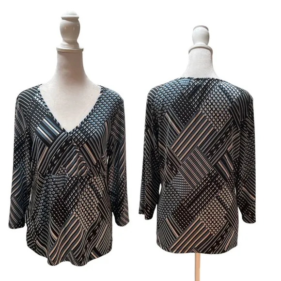 New York & Co Black Blue White Print 3/4 Sleeve Surplice Neck Blouse Size Large - Image 2