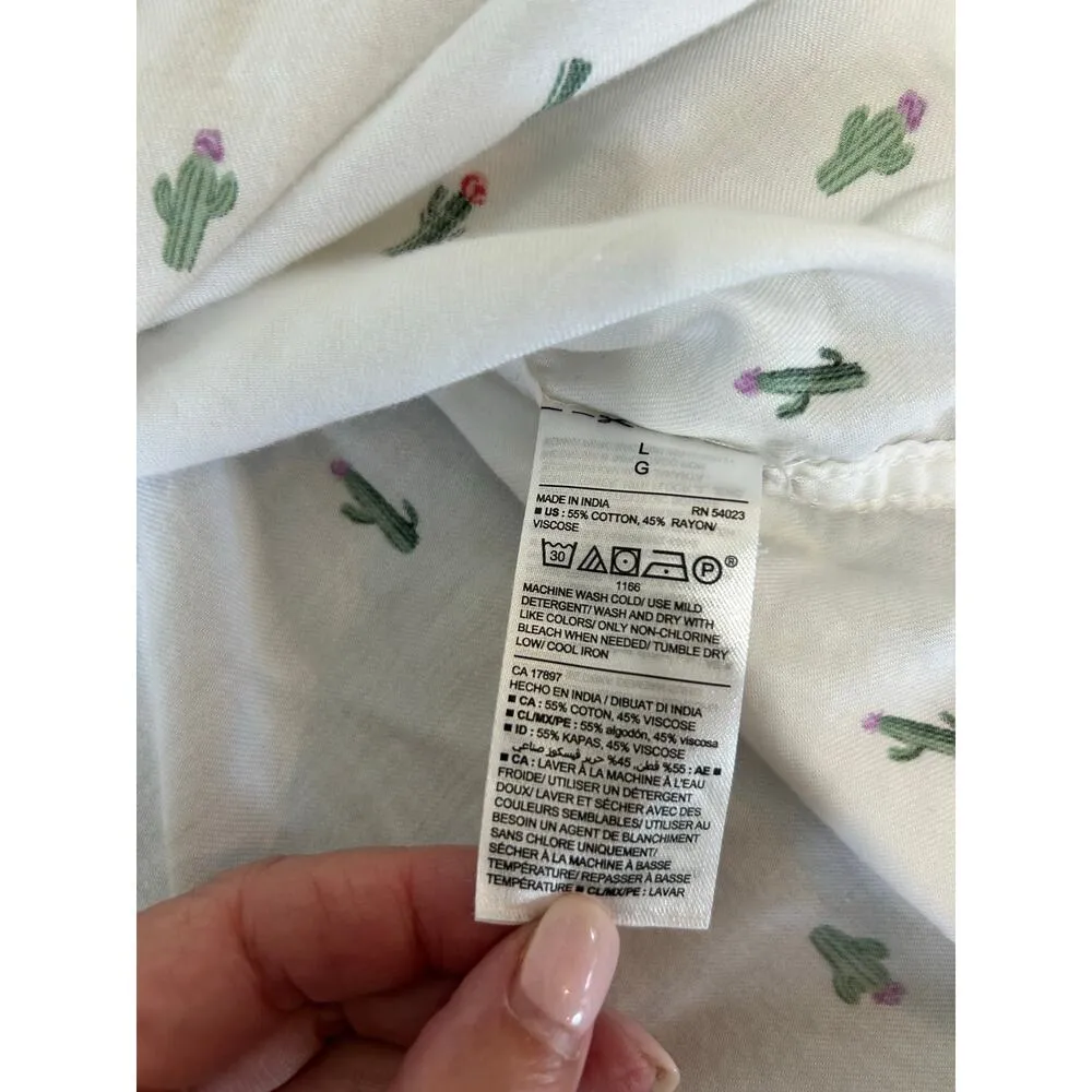 Old Navy classic button down shirt size L white with cactus print cotton blend - Image 6