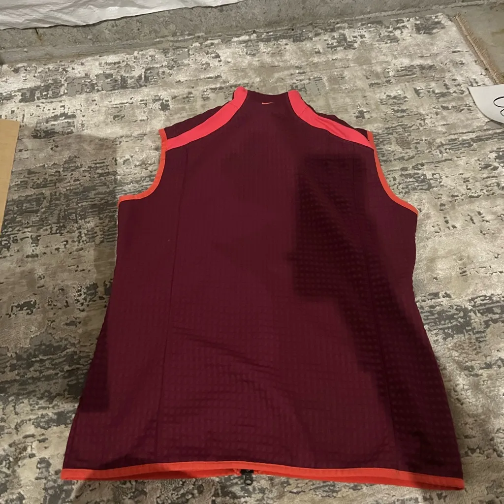 Nike Maroon Golf Zip Up Vest Size Medium - Image 4
