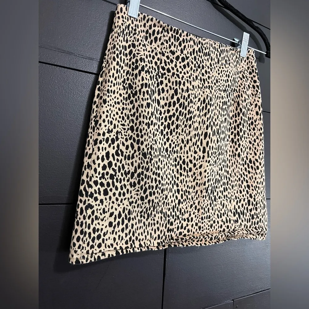 BRANDY MELVILLE Leopard Print Mini Skirt Y2K  Women’s Sz 2 EUC - Image 2