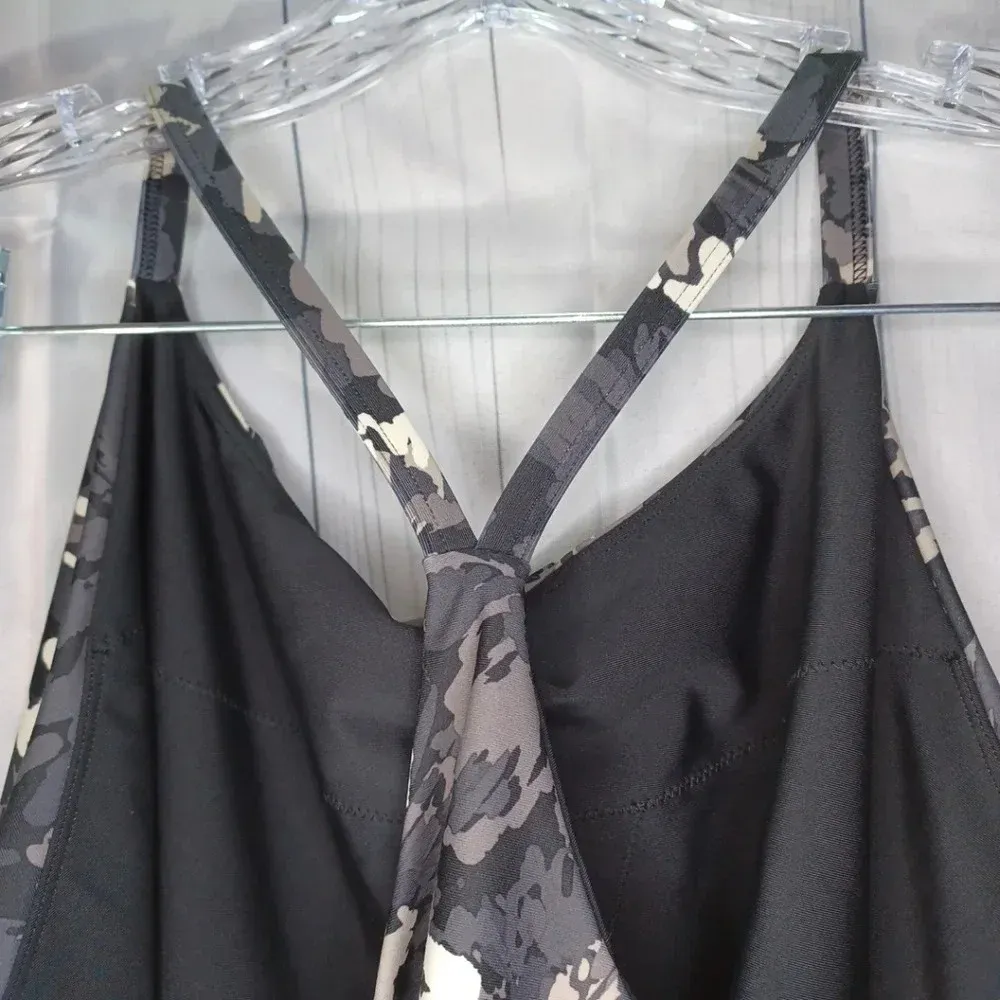 Old Navy Floral Cropped workout top - Image 6