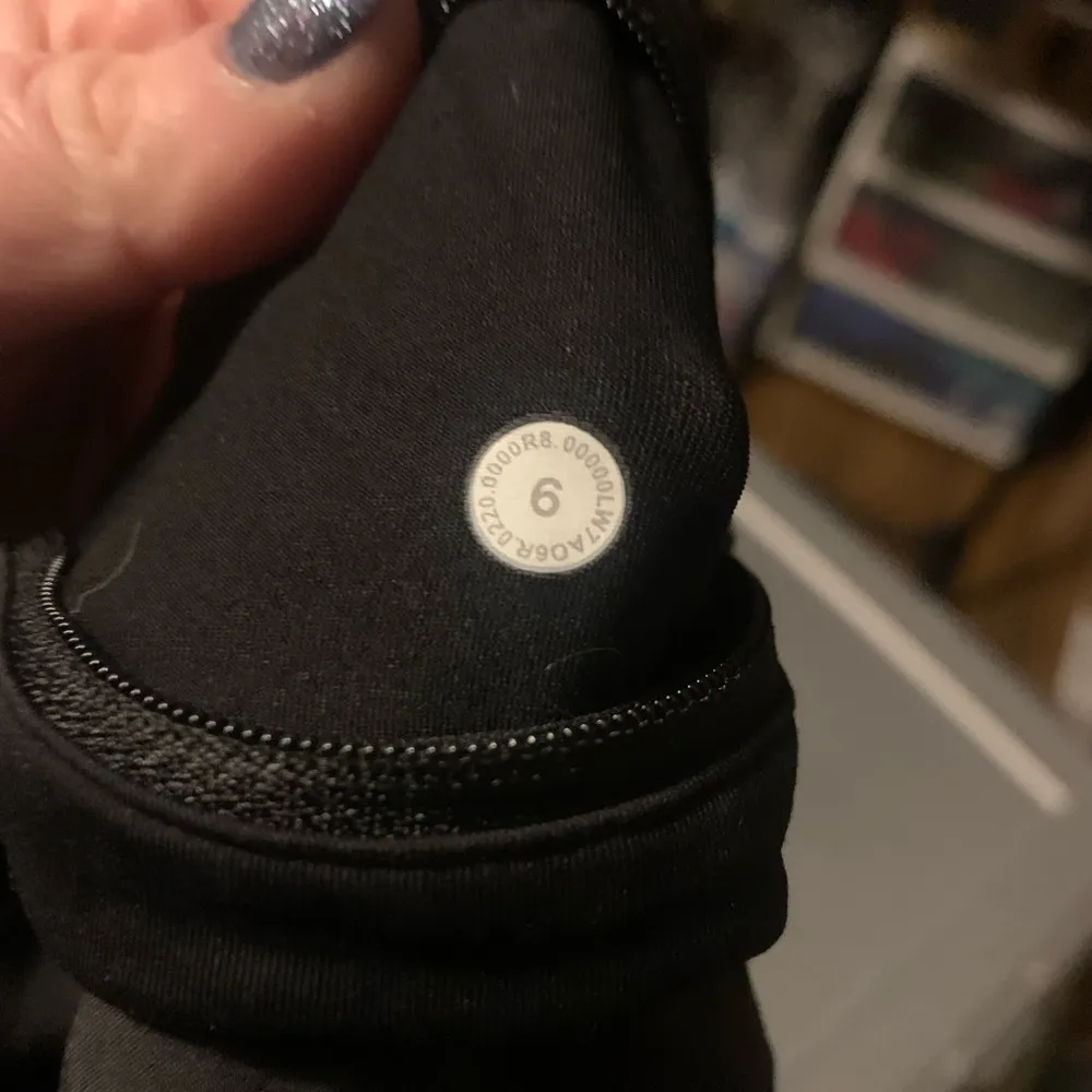 Lululemon size 6/8 shorts great condition and new
4 pairs - Image 6