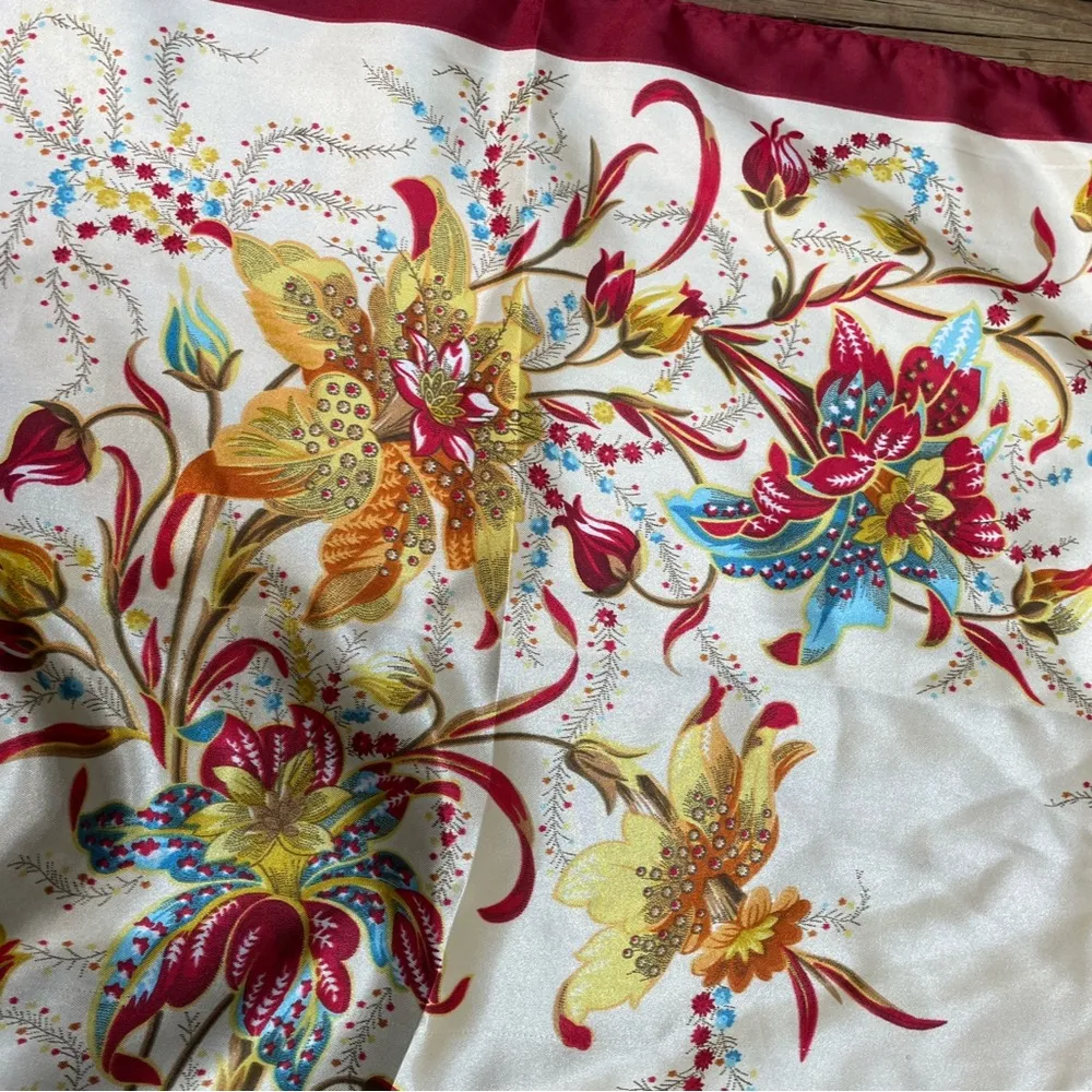 Zhev Qing Claret Framed Floral Inset Polyester Satin Square Scarf 35 x 35 Red - Image 5