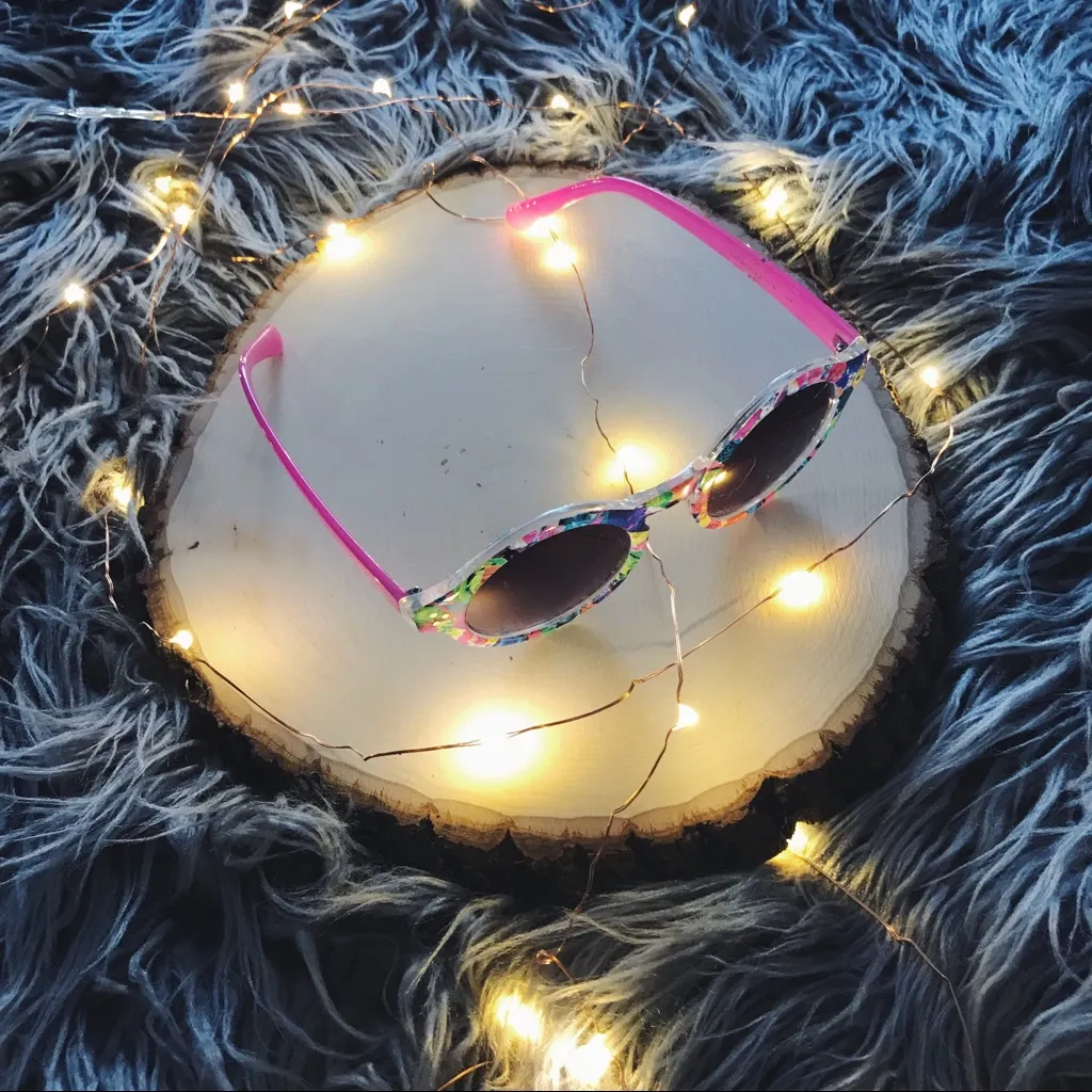 Olsenboye Round-Frame Floral Patterned Sunglasses - Image 4