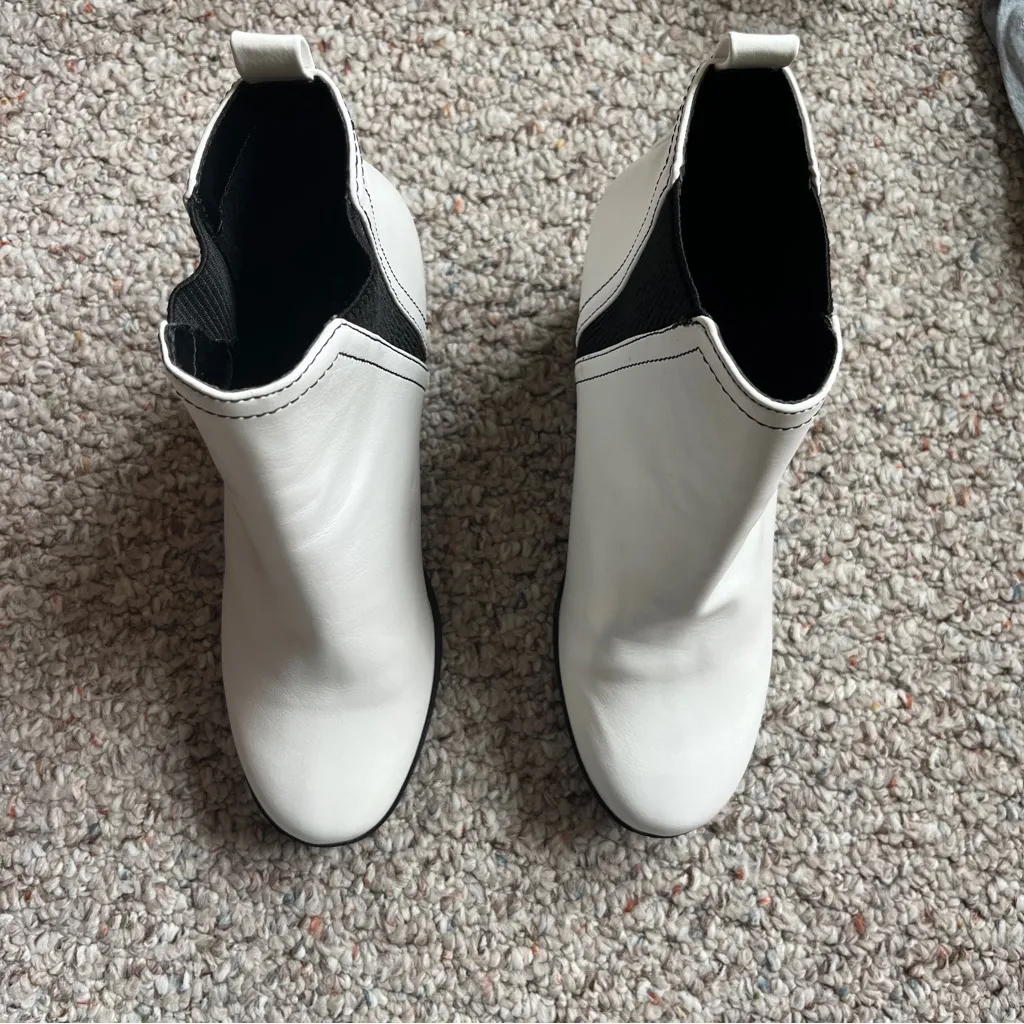 Parker & Sky Boots Womens 9M Sophie Chelsea White Faux Leather  Ankle Top Block - Image 3