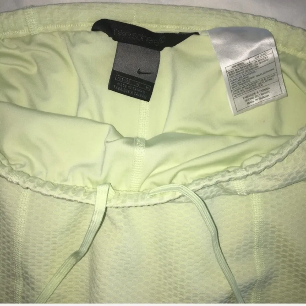 Nike Sphere Skirt Light Green Size Medium - Image 5