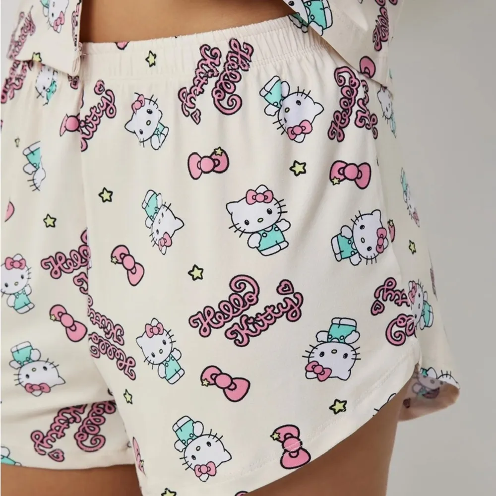 Hello Kitty Bows  Two Piece Pajama Set in Size Small NWT - Image 3