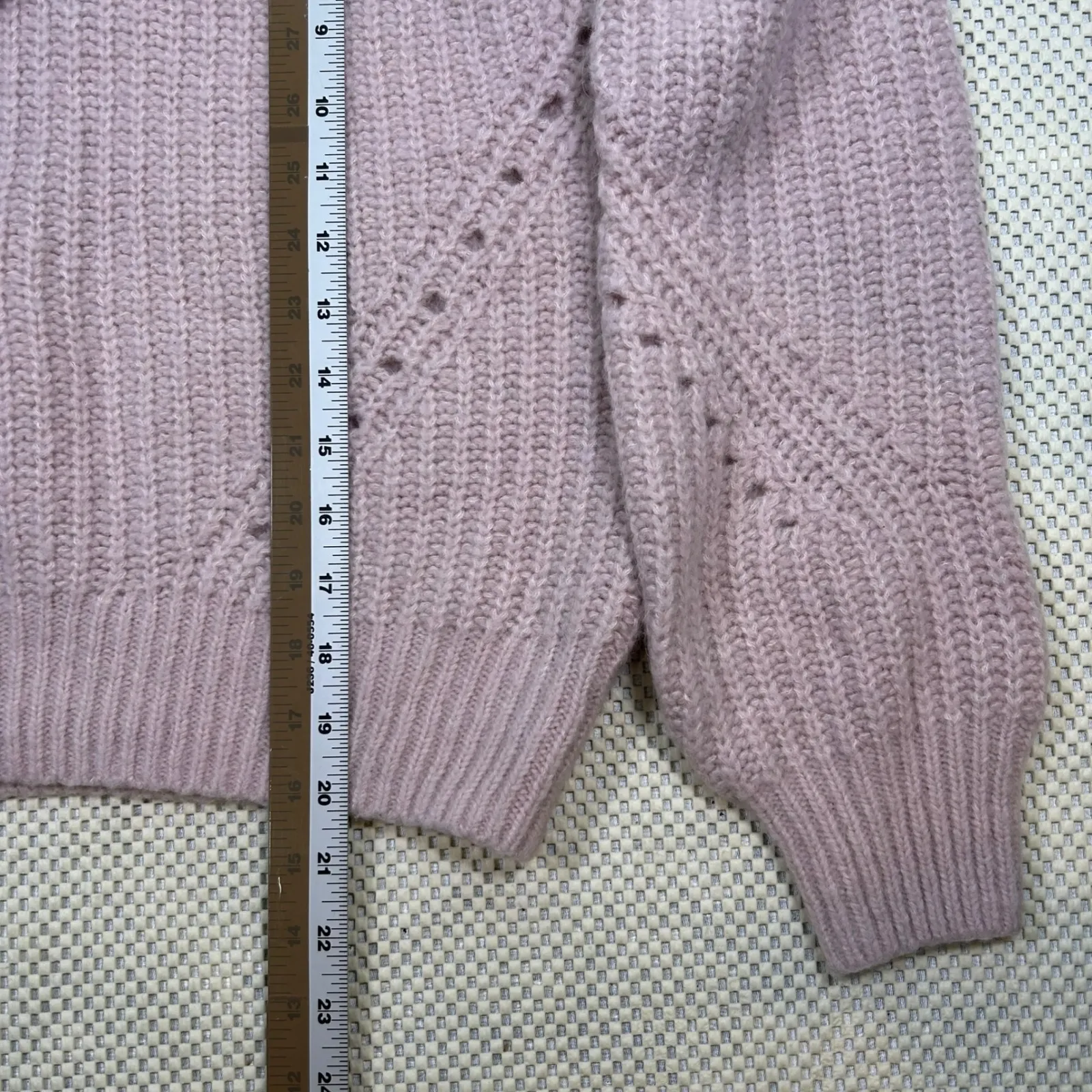 EUC GAP Wool Alpaca‎ Knit Sweater Pullover Crew Neck Pointelle Details Pink M - Image 8