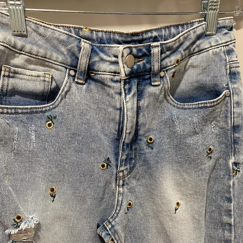 Distressed Light Denim Mom Jeans With Small Embroidered Sunflowers - Image 3