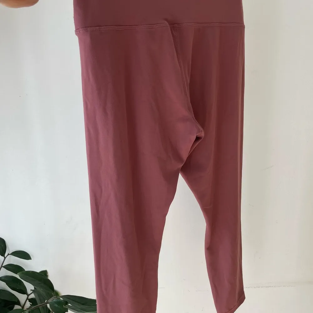 Athleta Transcend 7/8 Capri Tight  Leggings Large - Image 6