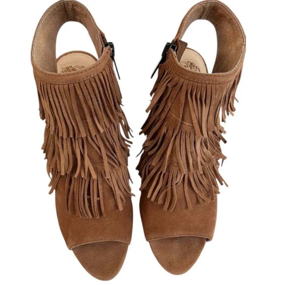 EUC Vince Camuto Leather Jadon Fringed Sandal
Booties Sz. 6.5 - Image 3