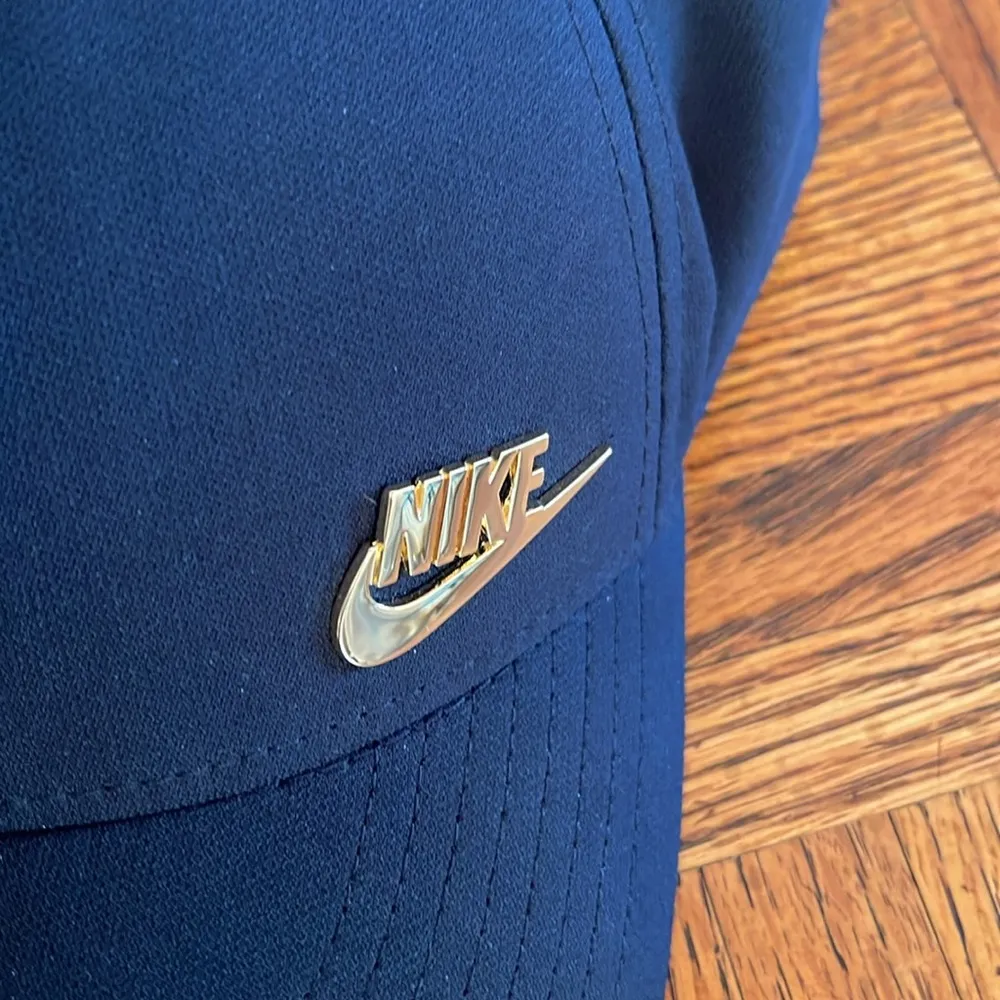 Nike gold medal logo black Baseball Cap - Image 2