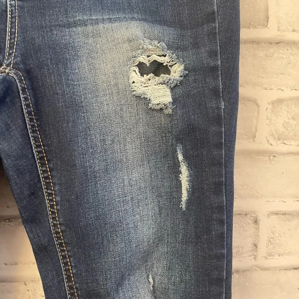 Women’s Junior’s Wax Jean dark wash distressed ankle jeans Size 7 - Image 4