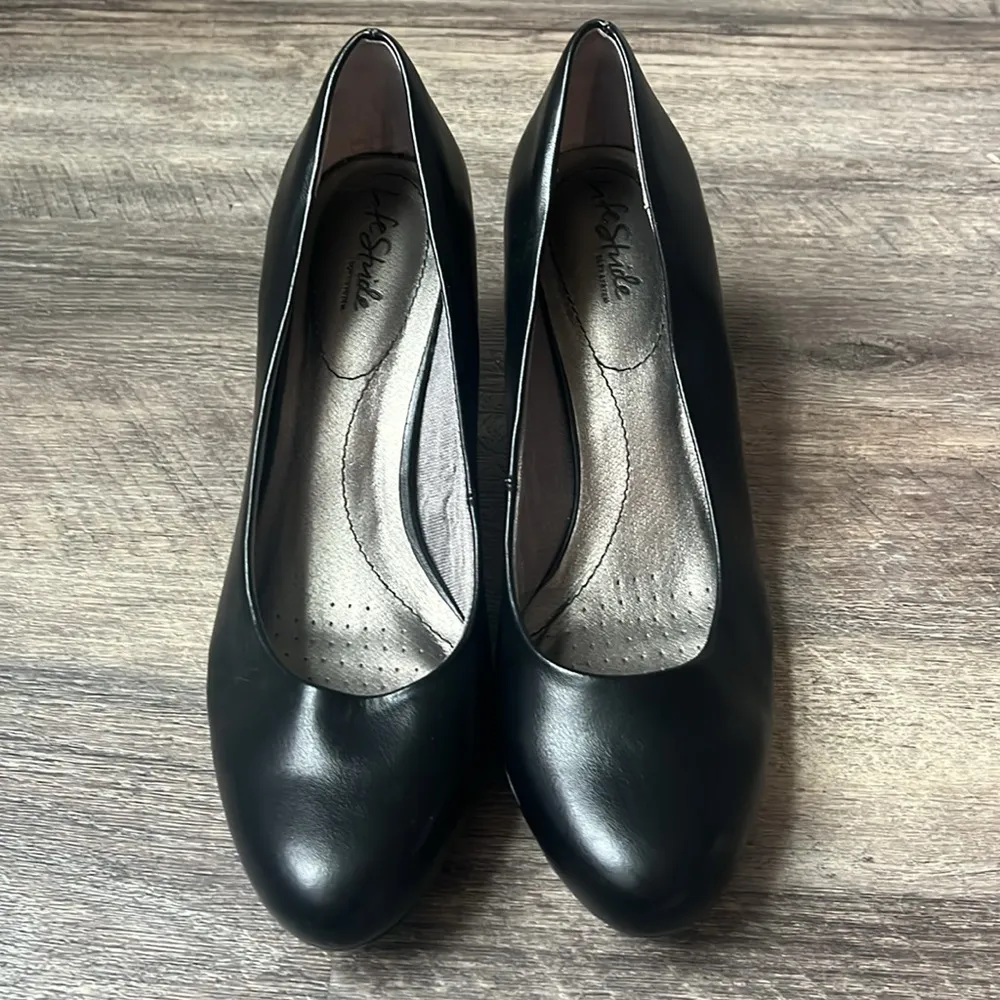Lifestride Women’s Classic Black Leather Heels Sz 11W - Image 2