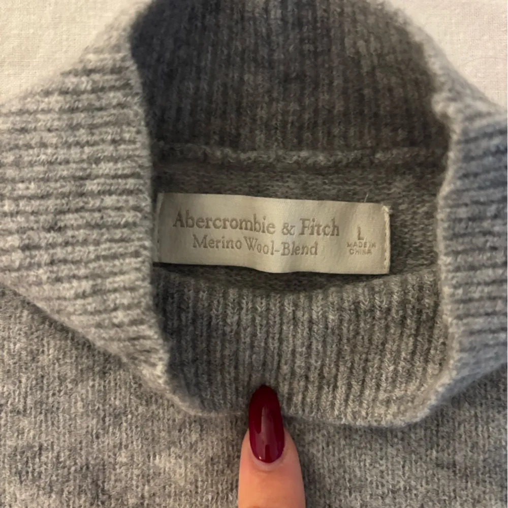 Abercrombie Short Sleeve Sweater - Image 2