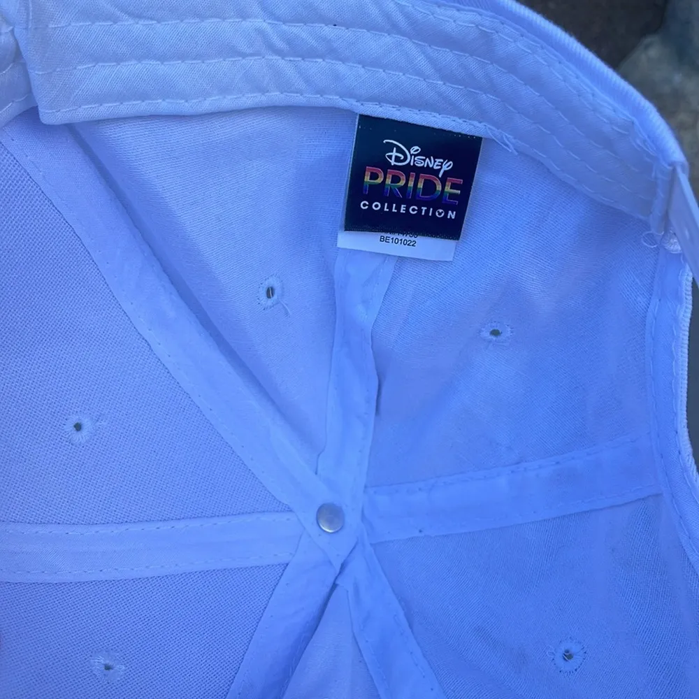 Disney PRIDE Collection Mickey Rainbow icon white hat snapback NEW - Image 2