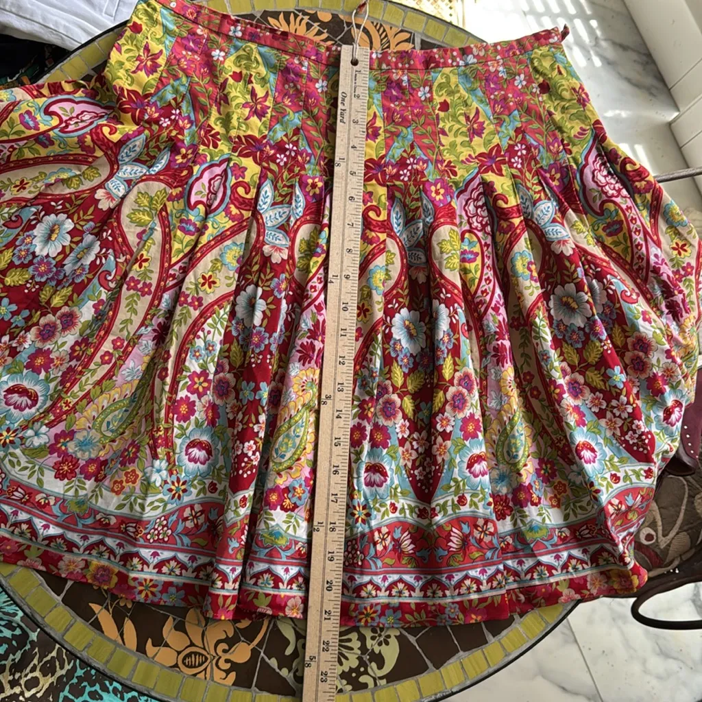 Jones Wear JEANS Red and Yellow Floral Mini Skirt Sz: M - Image 4