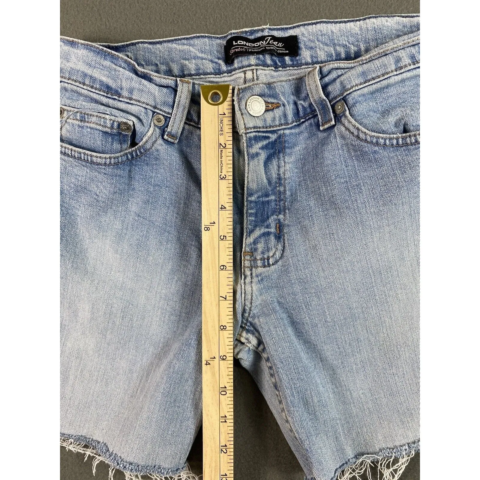 London Jean Cut Off Shorts Womens 26x5 Blue Frayed Stretch Light Fade Tag 6 Size 26 - Image 4