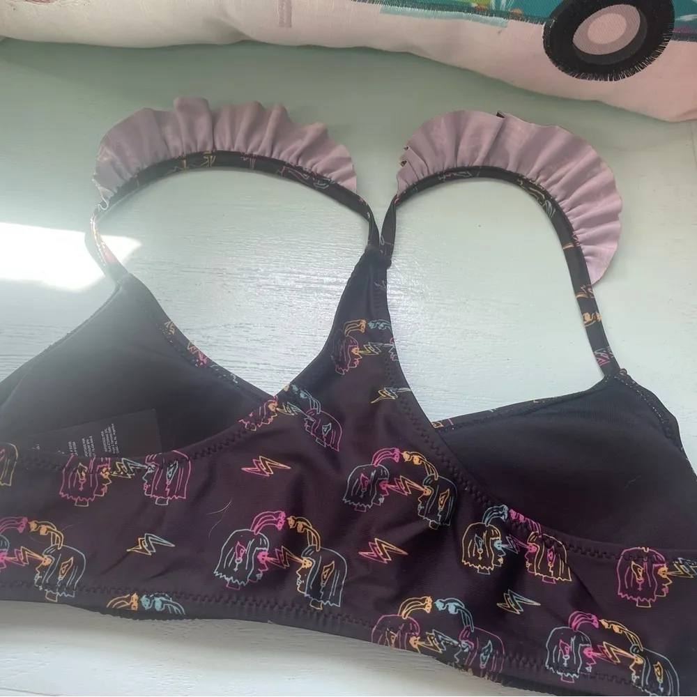 NWOT Volcom 💕 Alienated Youth Racerback bikini top - Image 4
