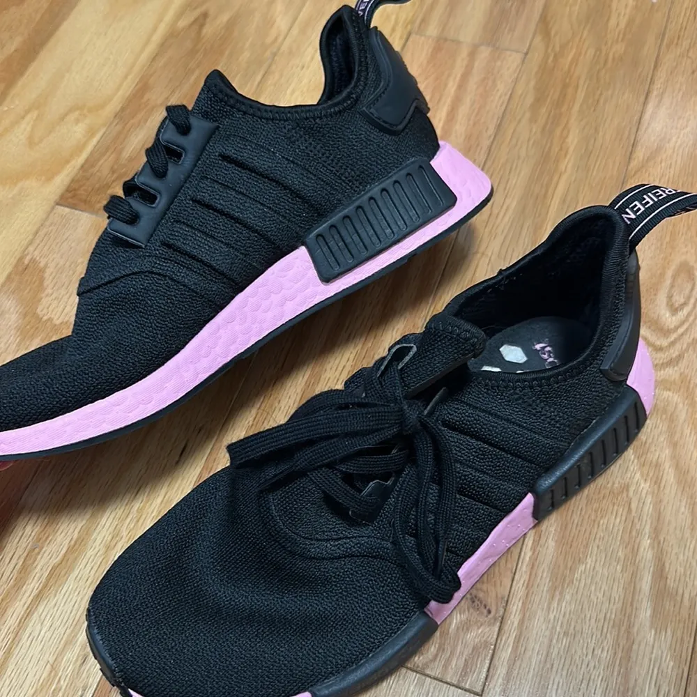 Adidas NMD tennis shoes with Pink! - Image 4