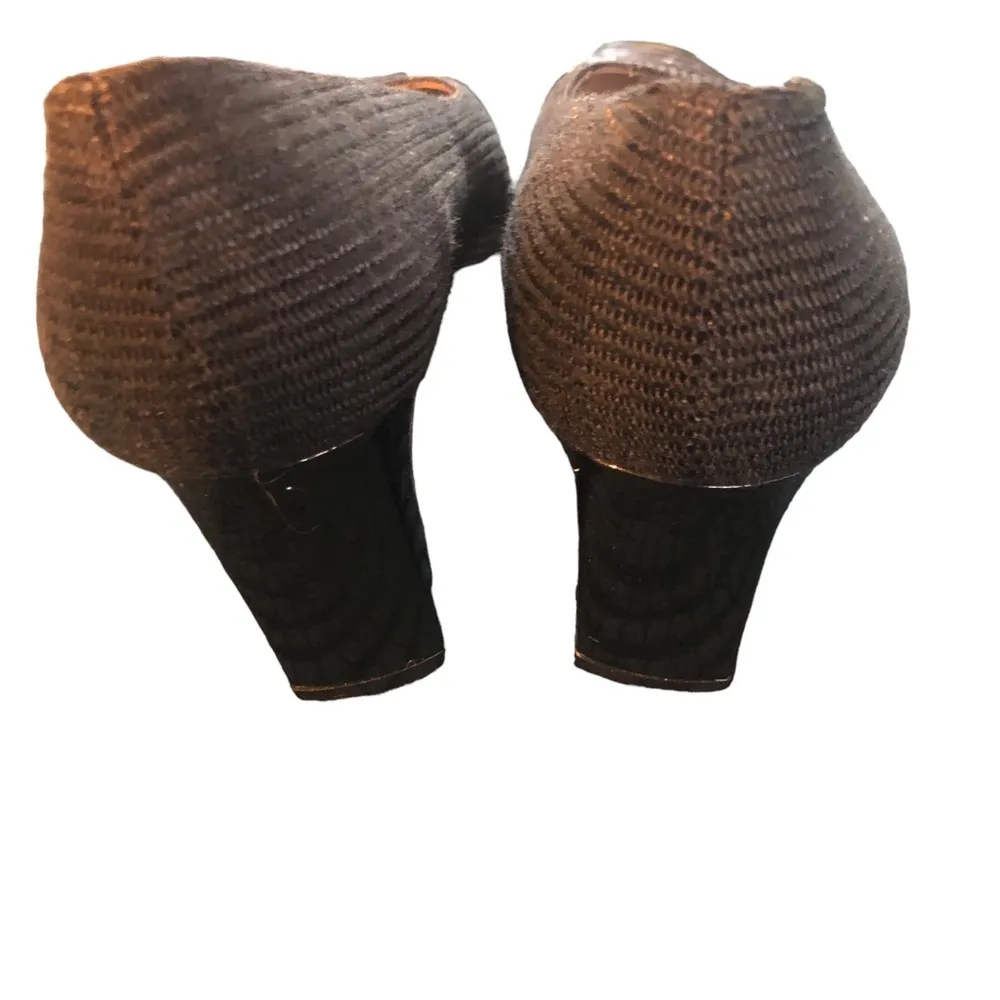 Strada Tailored Patent Leather Cap Toe Pump 8.5M Classic Core - Image 4