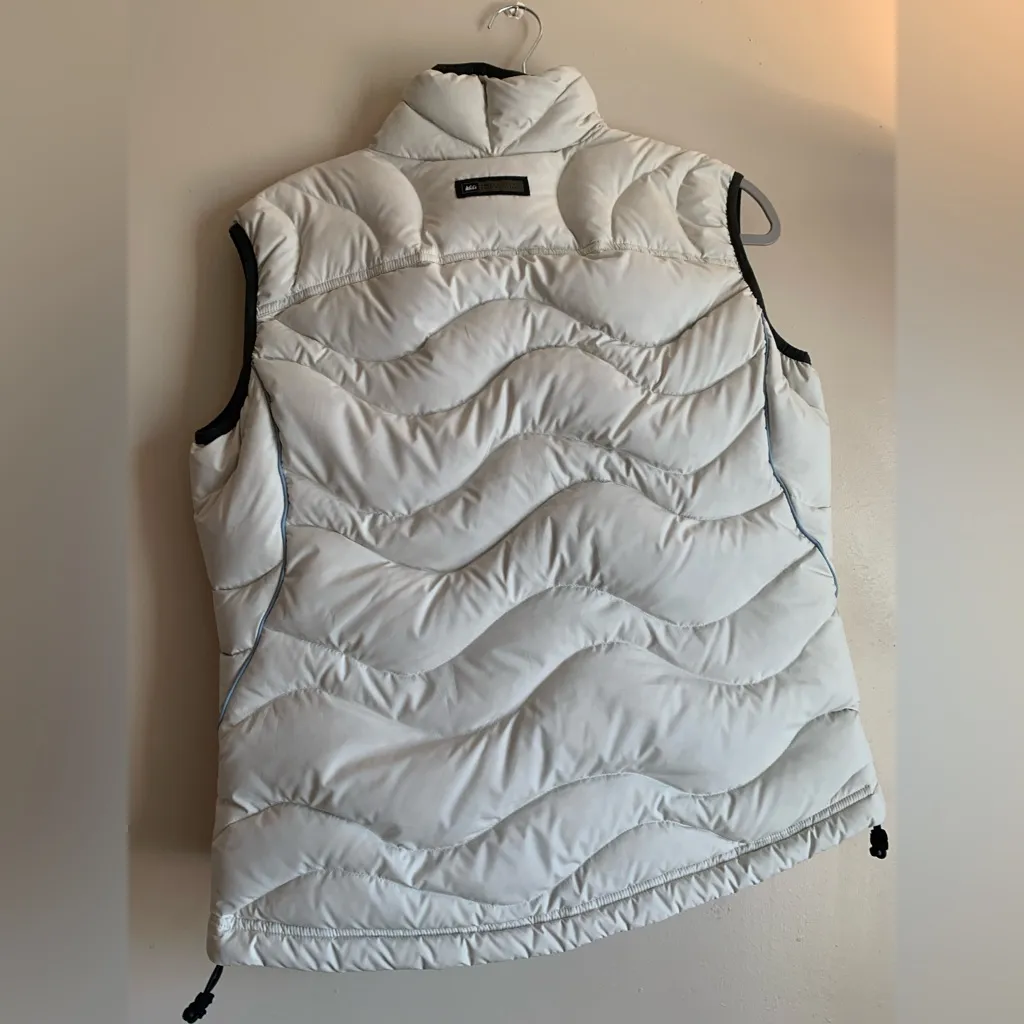 REI Womens Small Puffer Vest Jacket Outerwear Clothing White Winter Quilted - Image 4