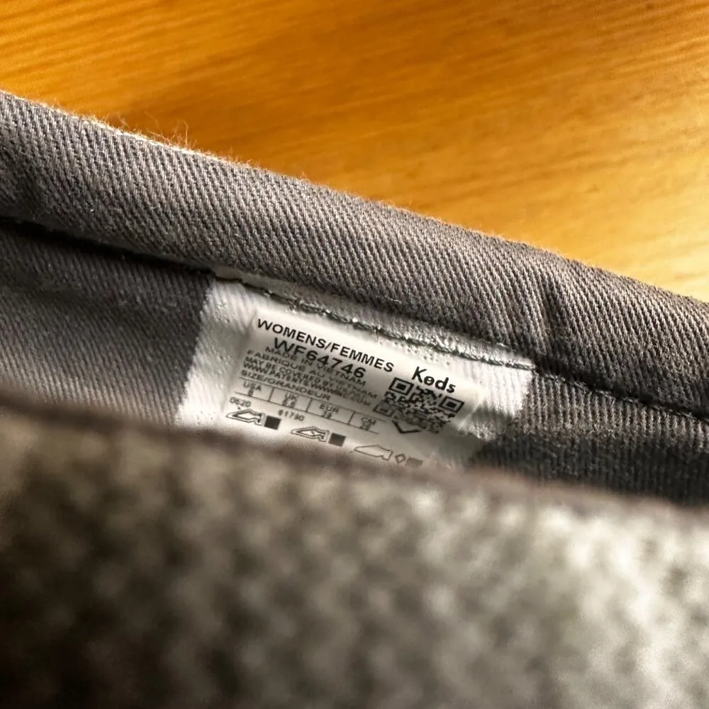 Keds Size 8 Canvas Dream Foam Slip On Tennis Shoes - Image 12