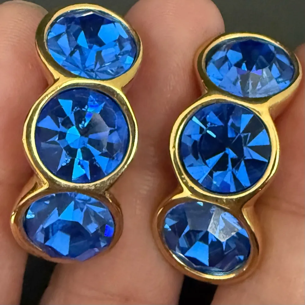 Vintage SAL Swarovski Cobalt Blue Bezel Crystal GoldTone Huggie Clip On Earrings - Image 5