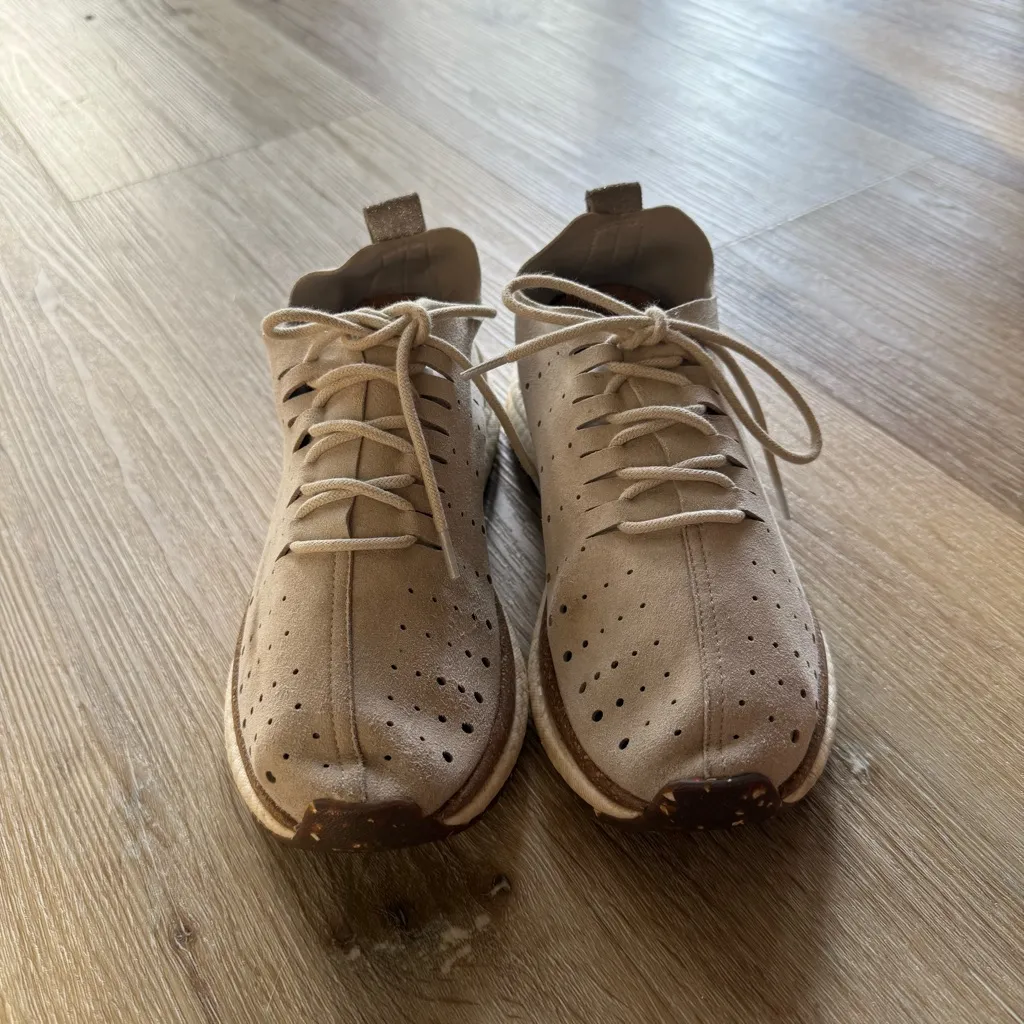 OTBT Alstead Suede Leather Sneakers in a Light Beige Color Size 6 - Image 3