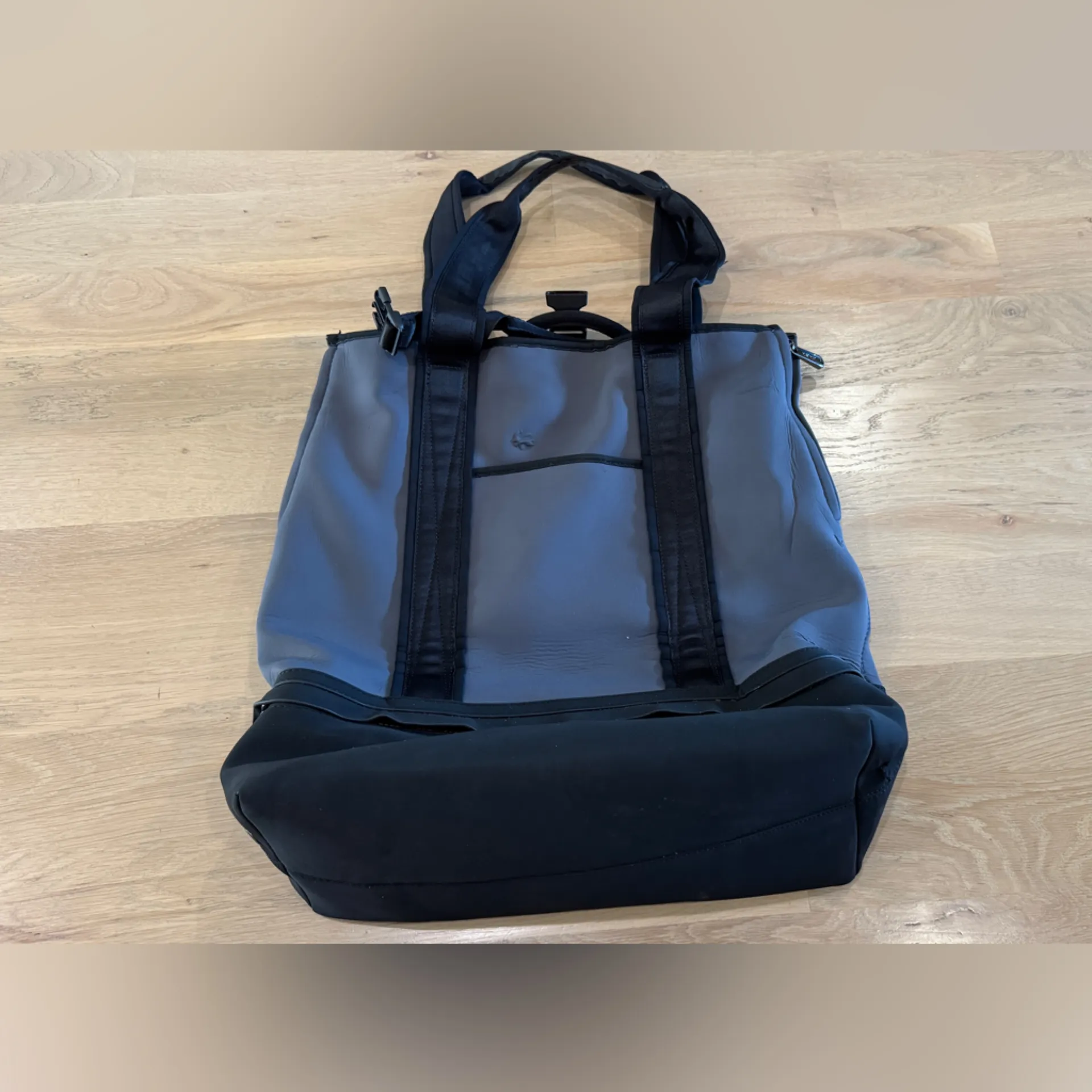 Caraa x Athleta Everyday Vinyasa Tote gray black. - Image 2