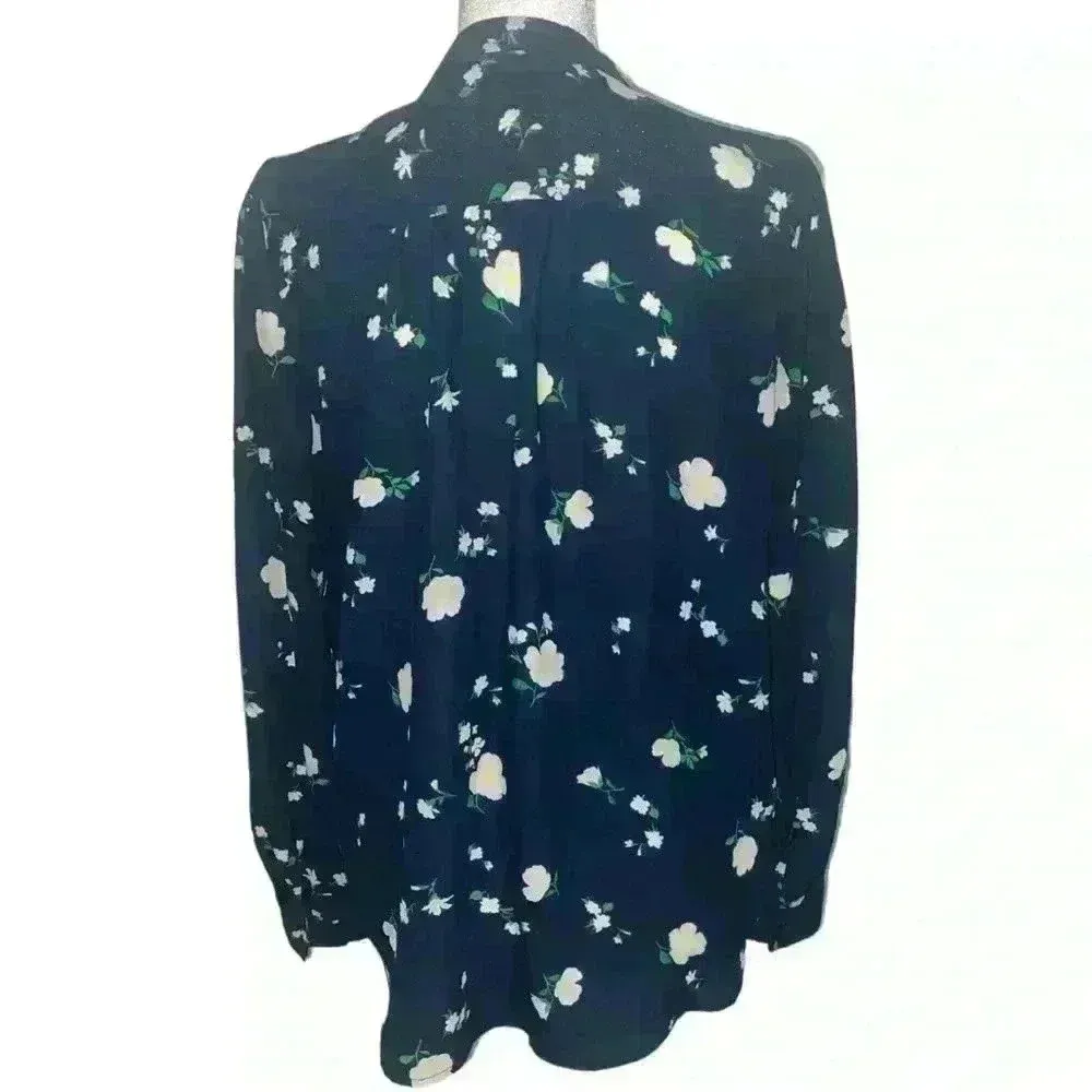 Banana Republic Women’s Drapery Classic Textured Floral Blouse - Image 7