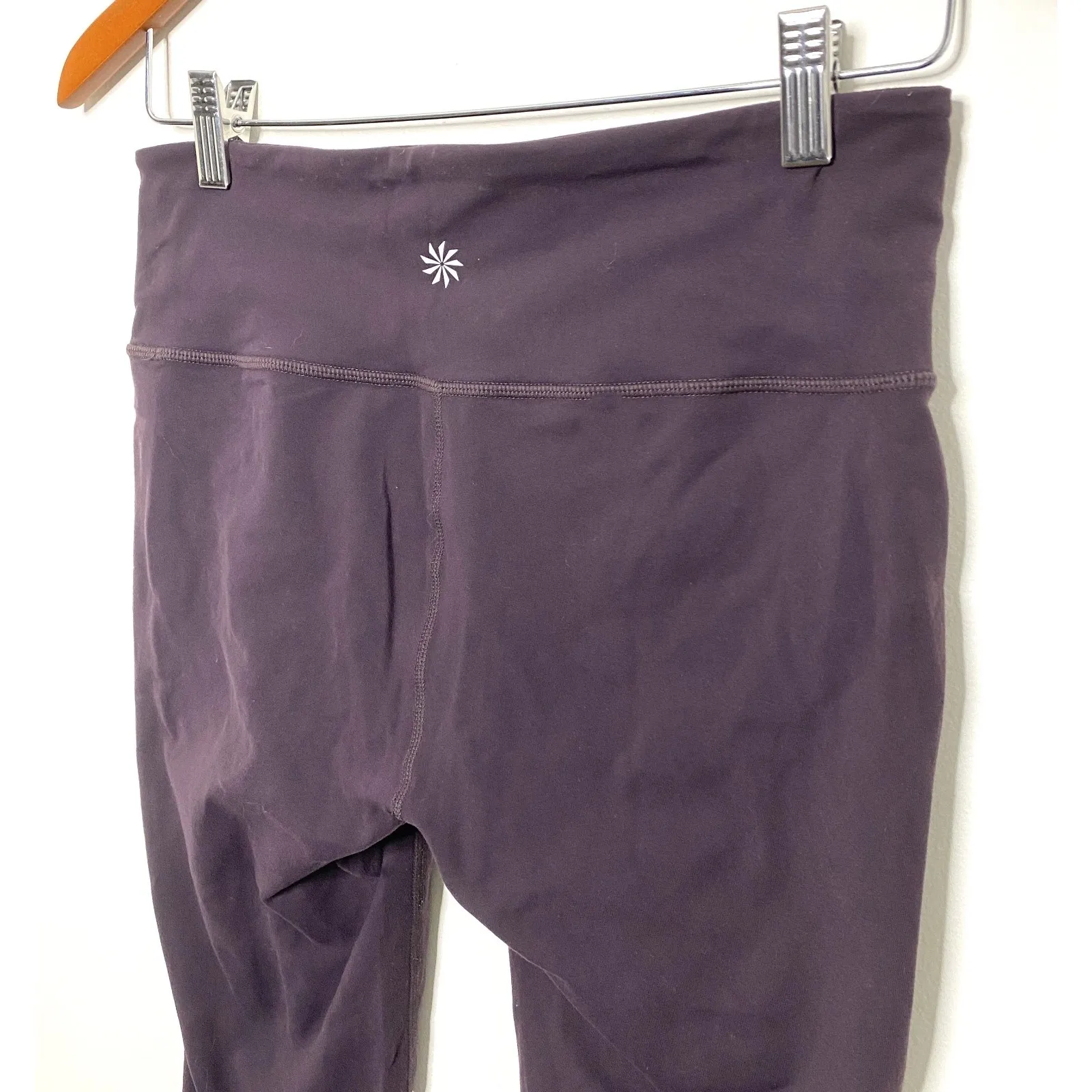 Athleta Maroon Chaturanga Capri Crop Leggings Stretchy Activewear Sz M - Image 4