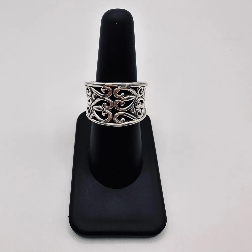 Vintage Celtic Knot Trinity Scroll
Simple Plain Ring size 6.5 and 1.5 cm Silver - Image 5