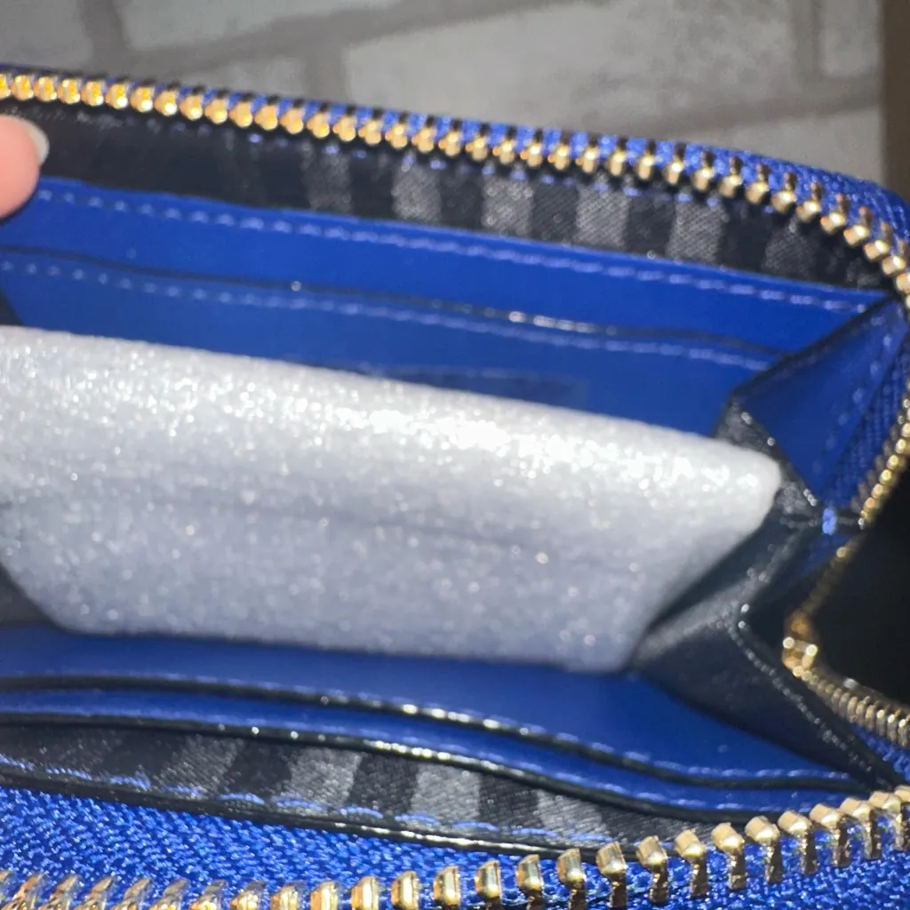 Victoria’s Secret Croc Embossed Blue Zip Wallet NWT - Image 4