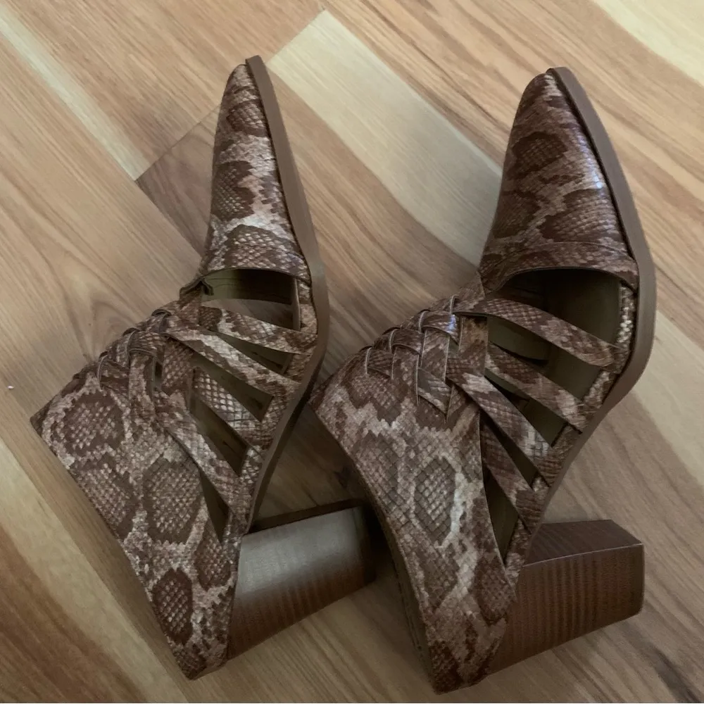 Cato NEW  Snake Crossband Shoe - Image 3