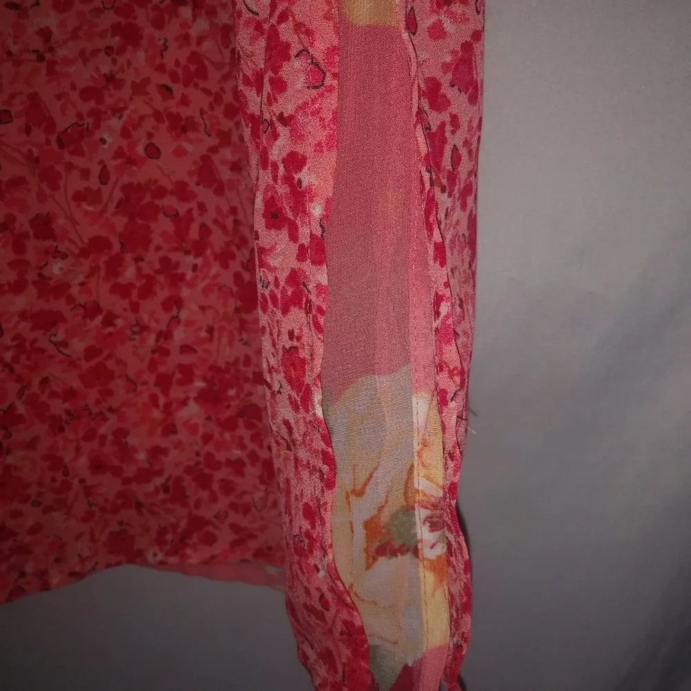 Notations M Sleeveless Floral Lined Slit Knee Length Dress in Fresh Coral - Image 2