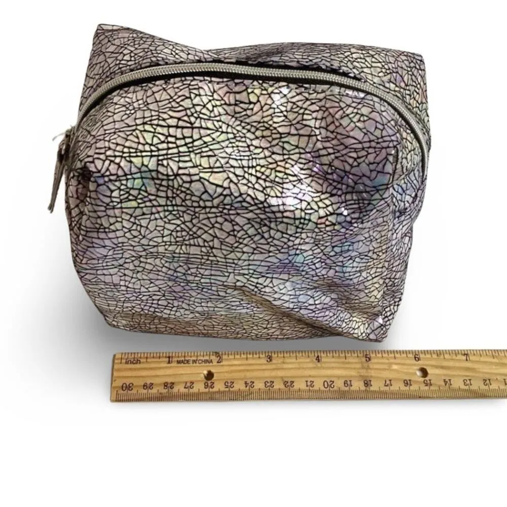 Holographic loaf makeup bag - Image 4