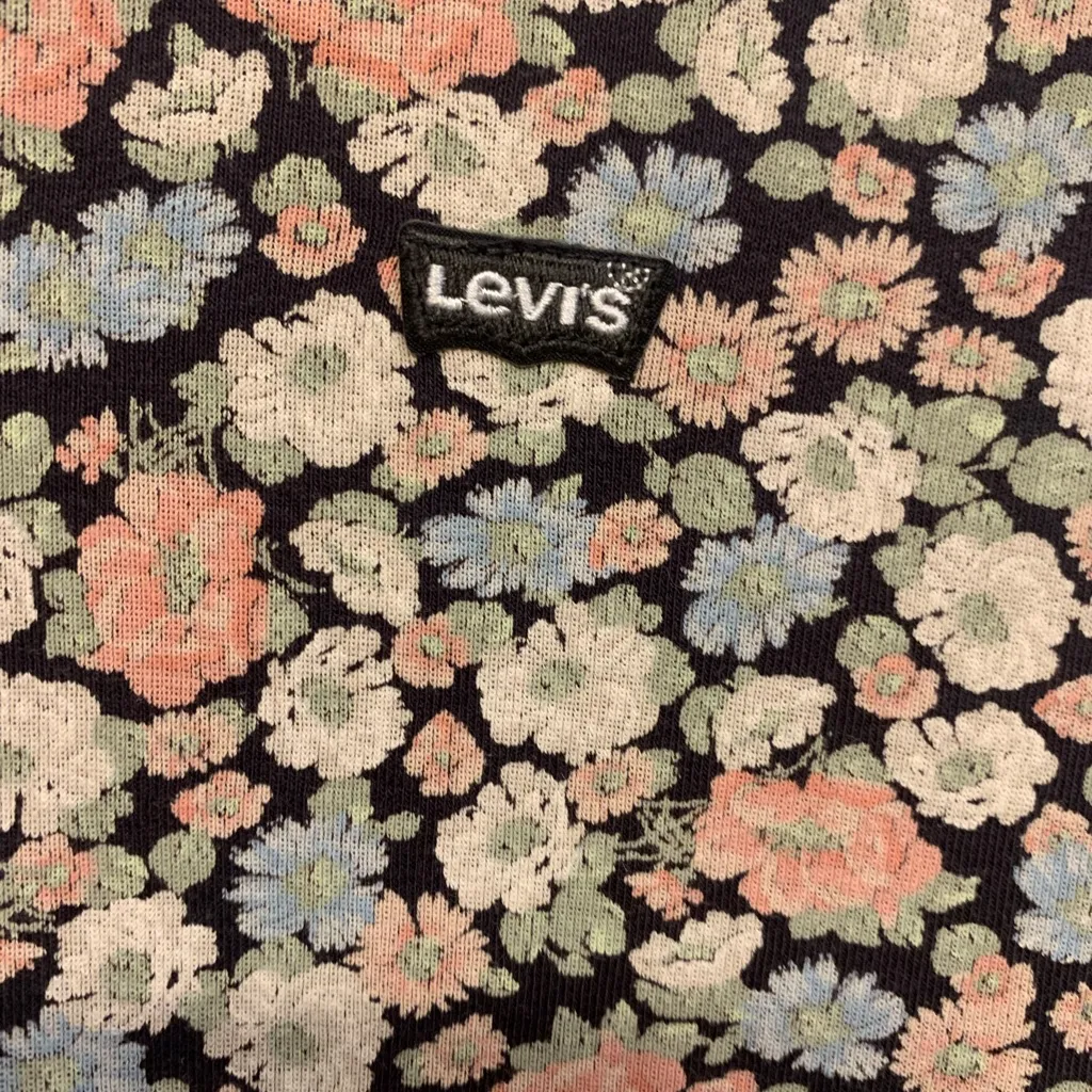Levi’s Y2K Juniors Fitted Floral Print Shirt Sleeve Medium T-Shirt.     2406 - Image 3