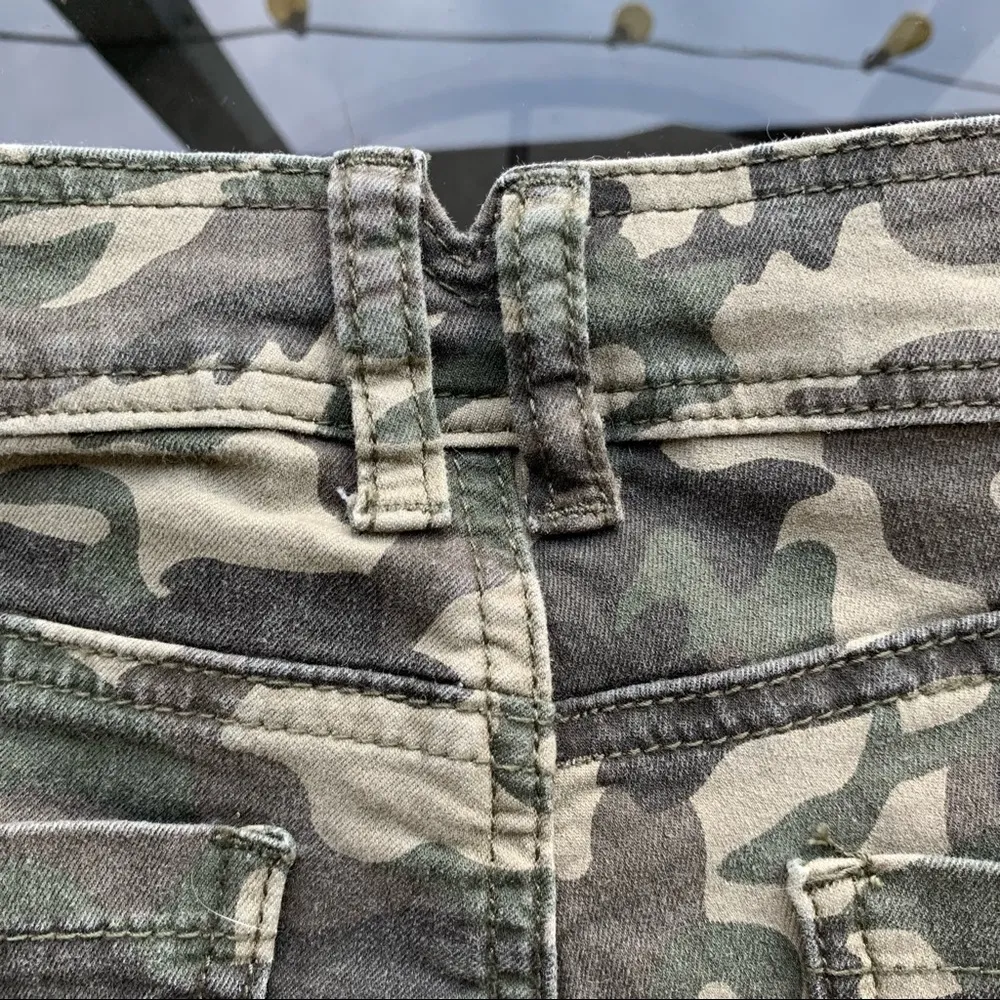 Vanilla Star Cargo Cropped Pants in Green Camo - Size 3 - Image 14