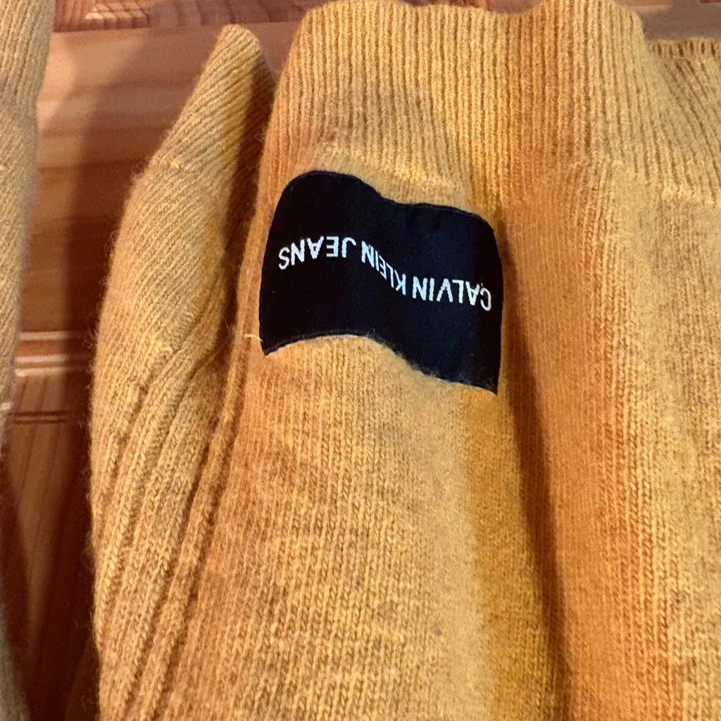 Calvin Klein Jeans Golden Yellow/mustard Crewneck Sweater size M men’s/womens - Image 3