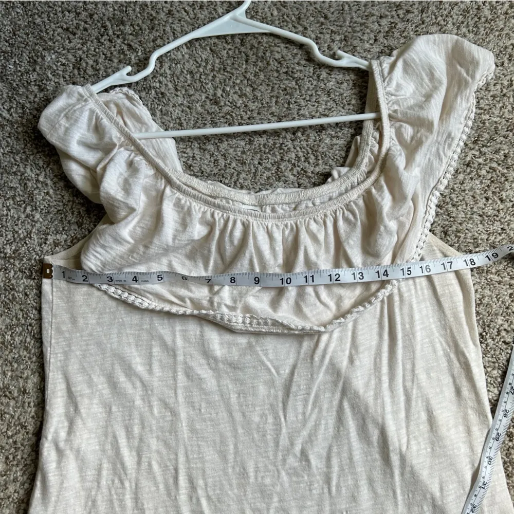 🦋Old Navy Cream Ruffle Off the Shoulder Short Sleeve Blouse Casual Comfy Neutral - Image 6