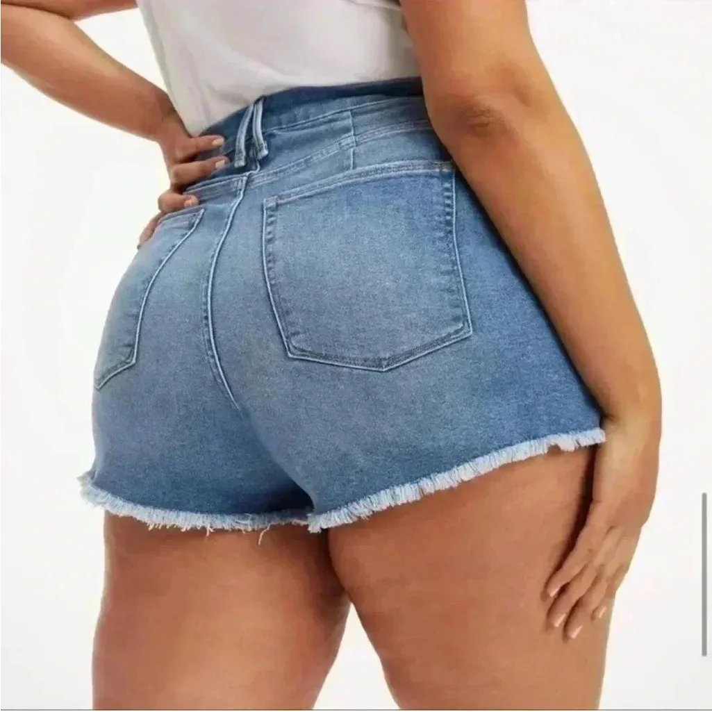 Good‎ American Good Curve Denim Shorts Blue 22 - Image 3