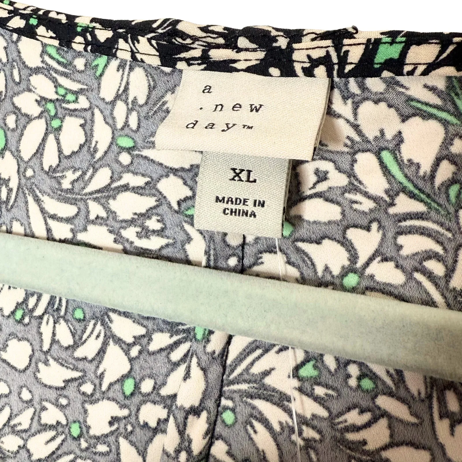 A New Day Floral Short Puff Sleeve Crepe Midi Dress Size XL Black Off-White New - Image 4