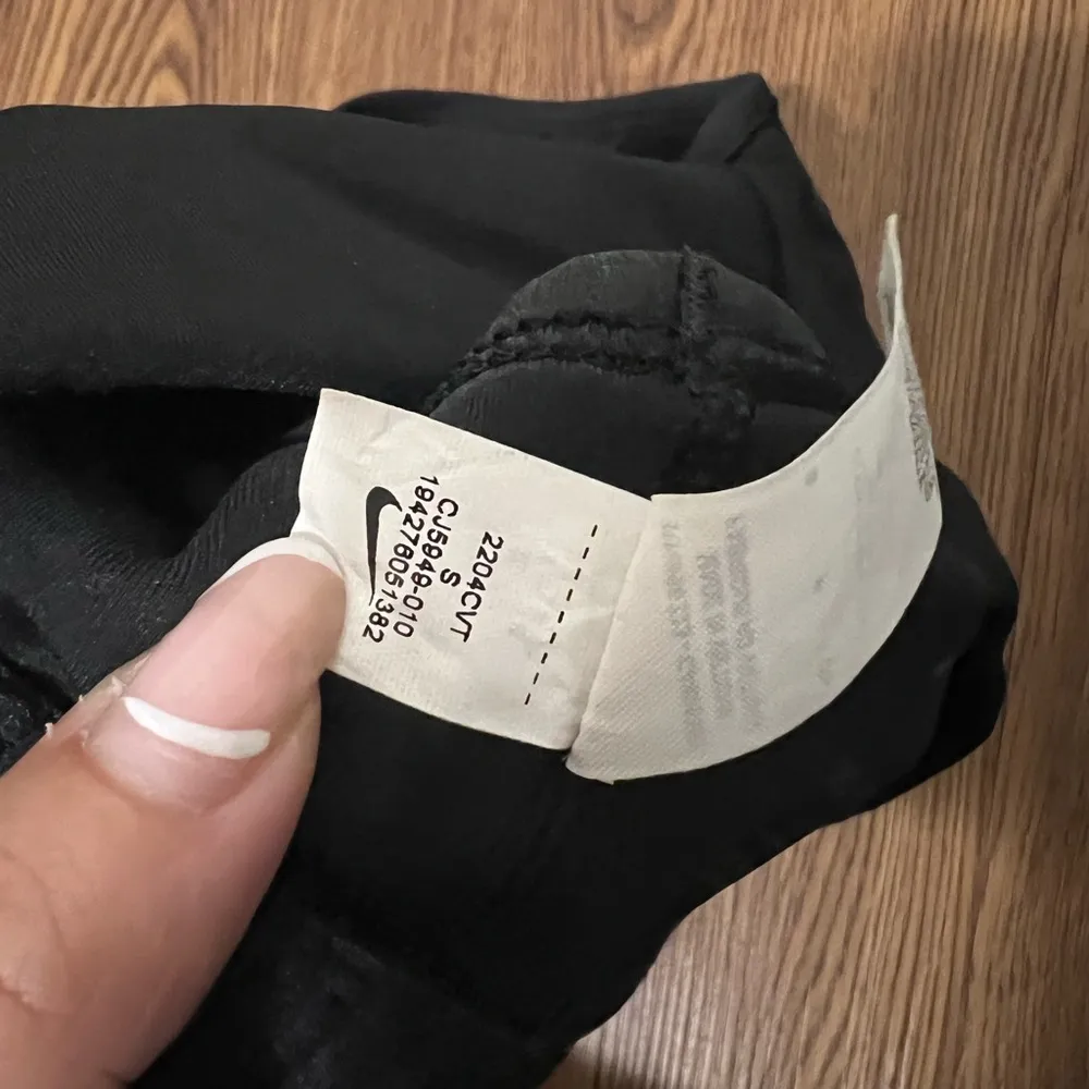 NEW Nike Black Medium Support Non Padded Swoosh 2.0 Sports Bra Size Small - Image 6