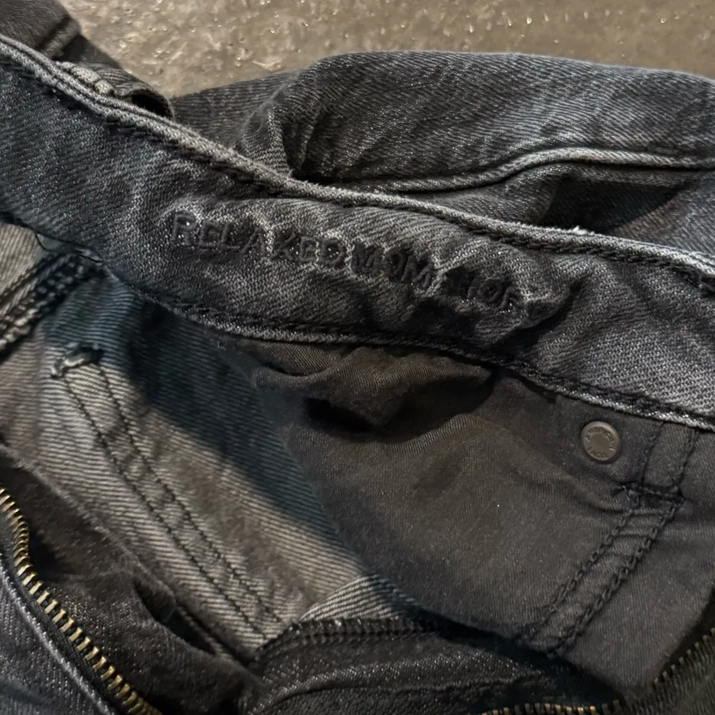 American Eagle Women's Black Denim Relaxed Mom Shorts - Image 5