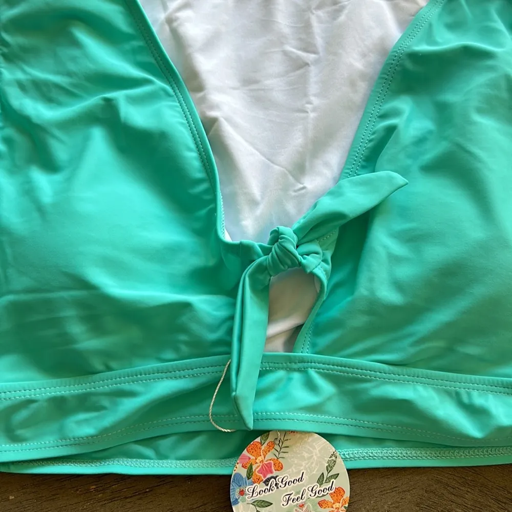 NWT cap sleeve swim top Size L - Image 2