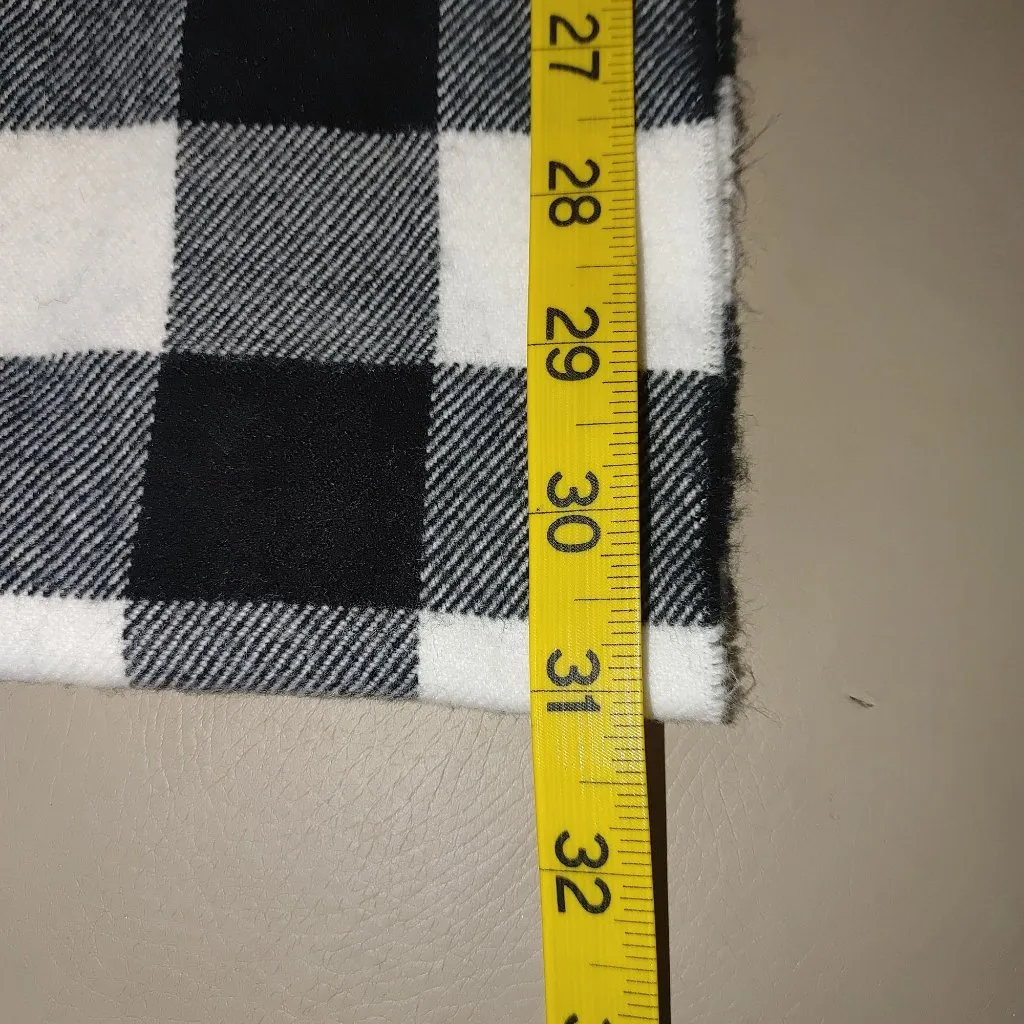 Fall Cashmere Scarf Plaid Black White Buffalo Checkered Print Fringe Scotland - Image 4