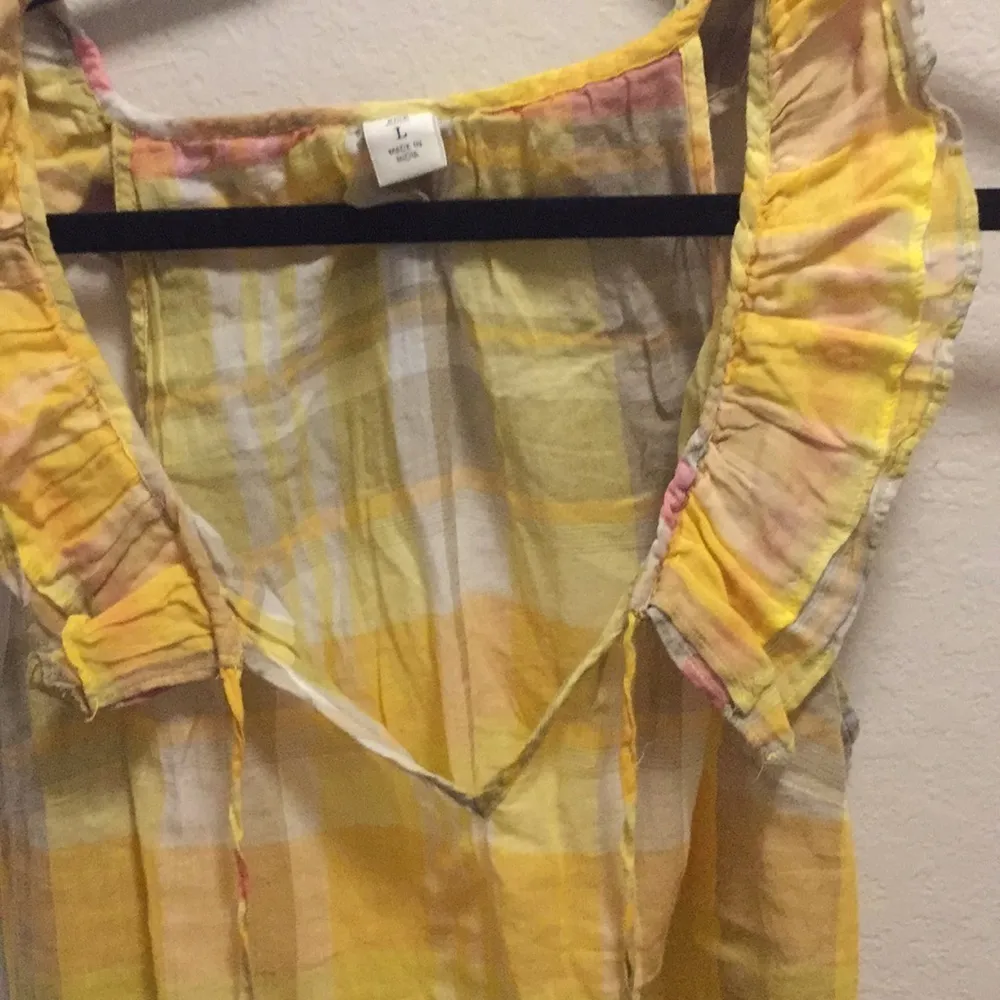 Old Navy Yellow Plaid Ruffle Trim V-Neck Front Tie Blouse Size Large - Image 3